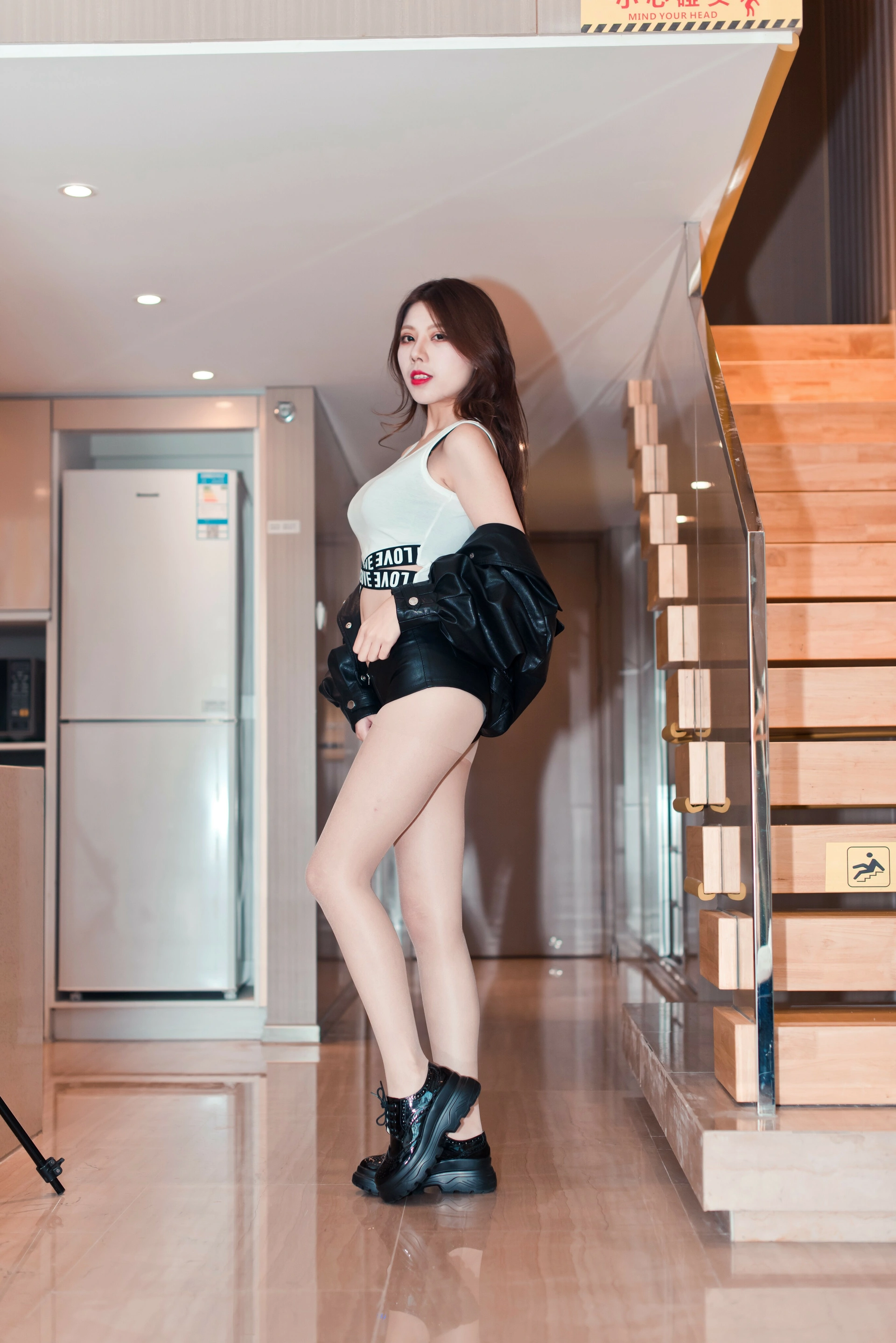 [魔镜街拍] 117 非常紧致的美臀少妇 1